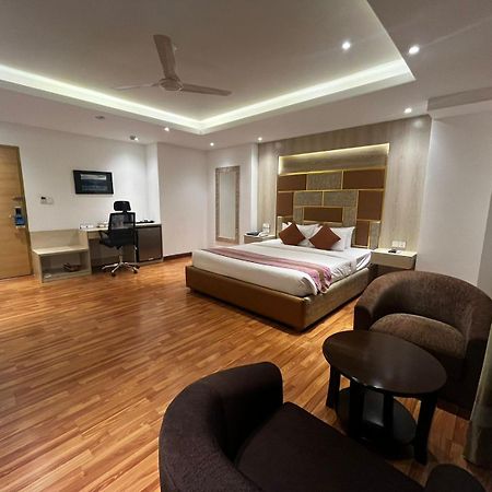 Royal Raj Hotel Rajshahi Eksteriør bilde