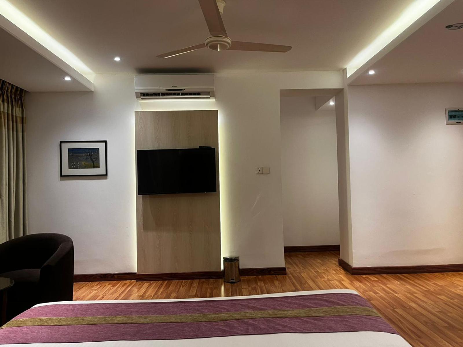 Royal Raj Hotel Rajshahi Eksteriør bilde