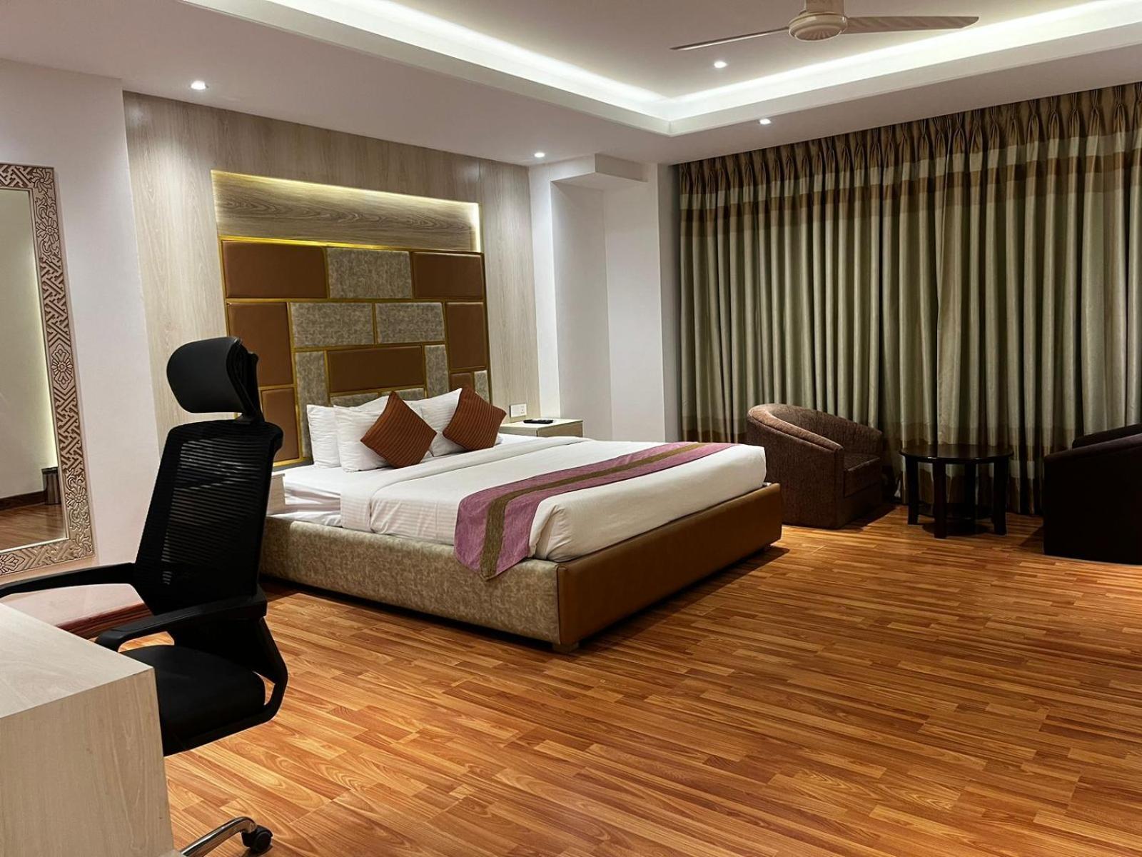 Royal Raj Hotel Rajshahi Eksteriør bilde