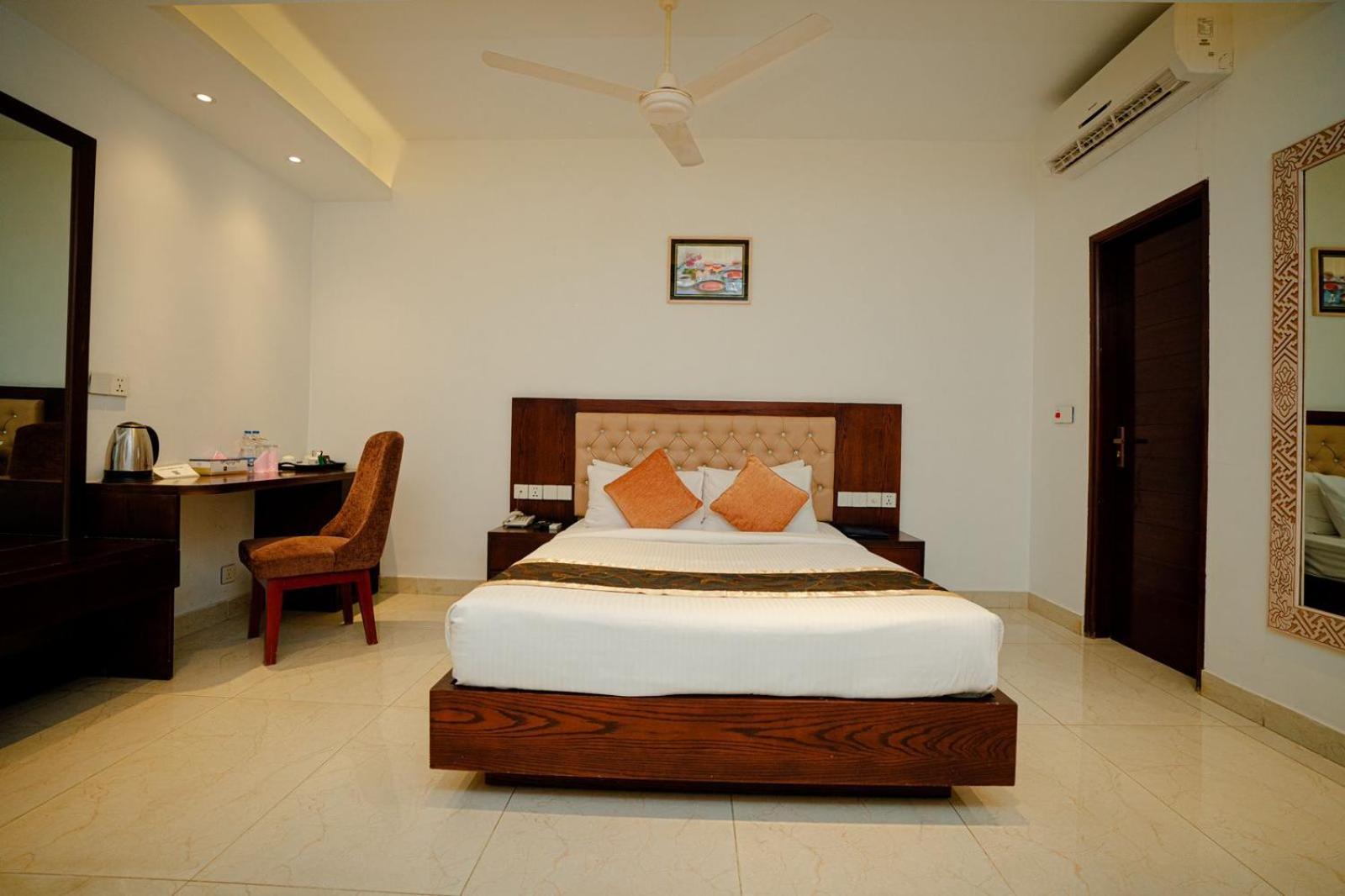 Royal Raj Hotel Rajshahi Eksteriør bilde
